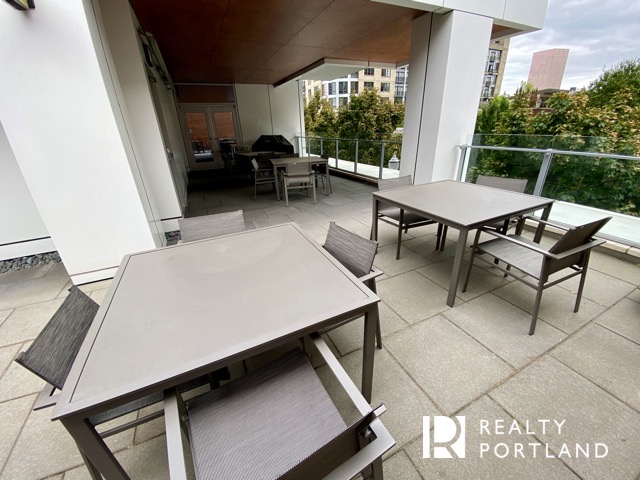 The Metropolitan Rooftop Patio