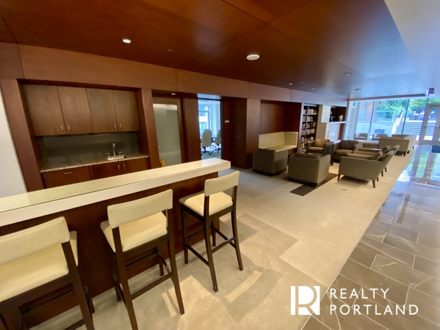 The Metropolitan Social Lounge